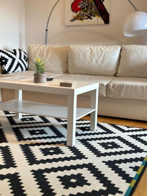 Modern Apartment Centrally Located 4