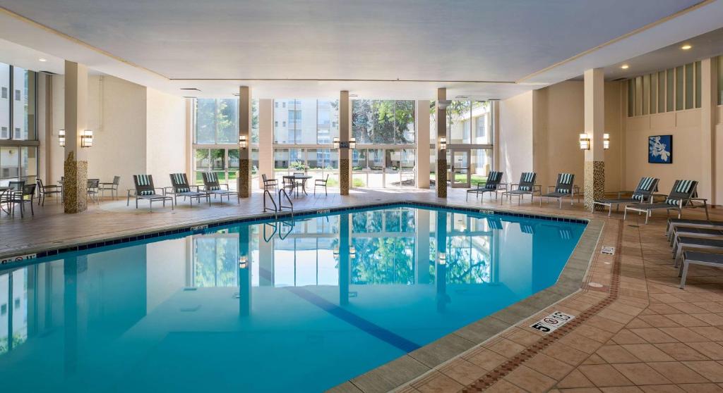 DoubleTree by Hilton Minneapolis Airport, MN Image