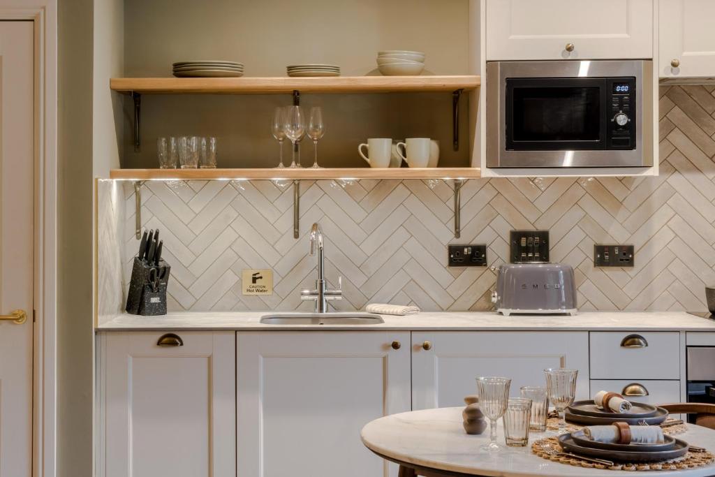 Tyndall's Park - Your Apartment 8