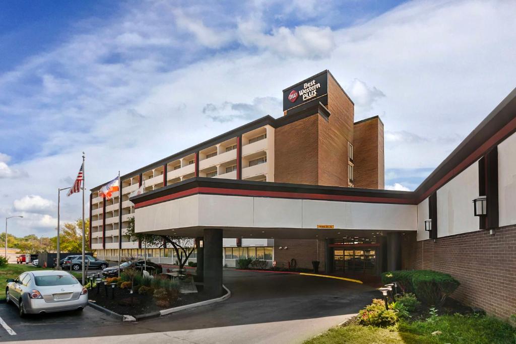 Best Western Premier Kansas City Sports Complex Hotel Image
