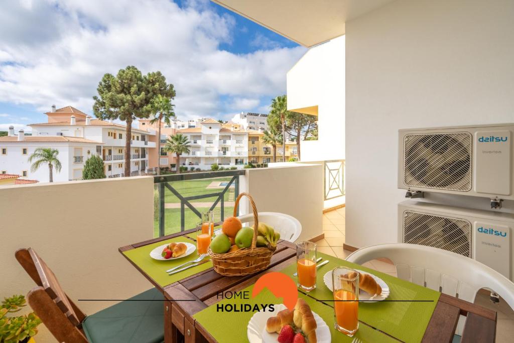 #243 Jardins de Santa Eulália H23 by Home Holidays 3