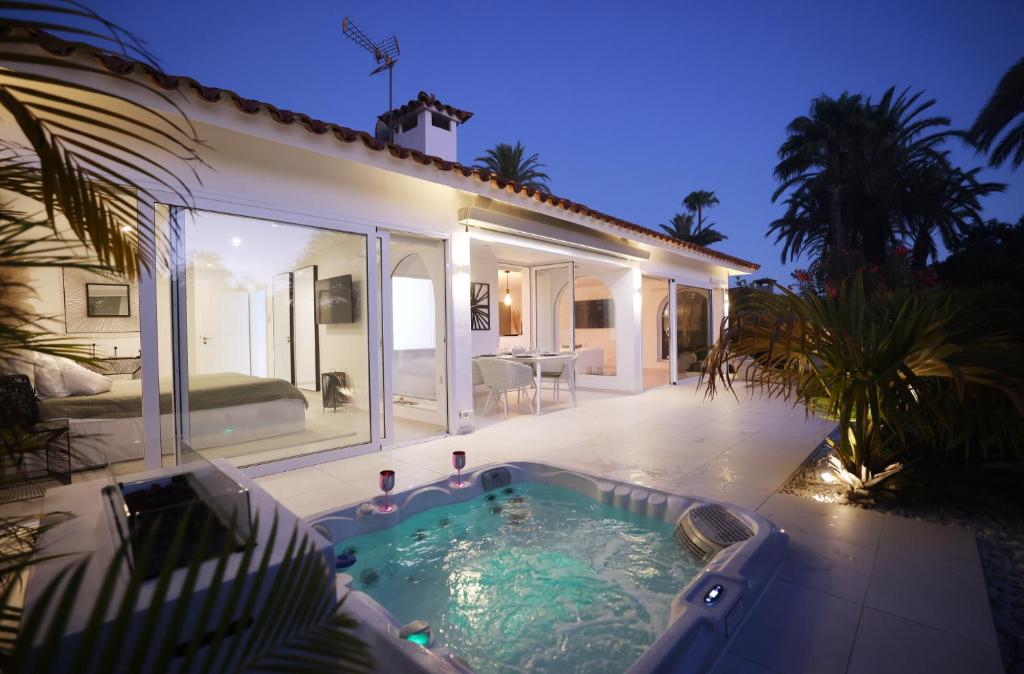 Sun Club P65 Premium Bungalow