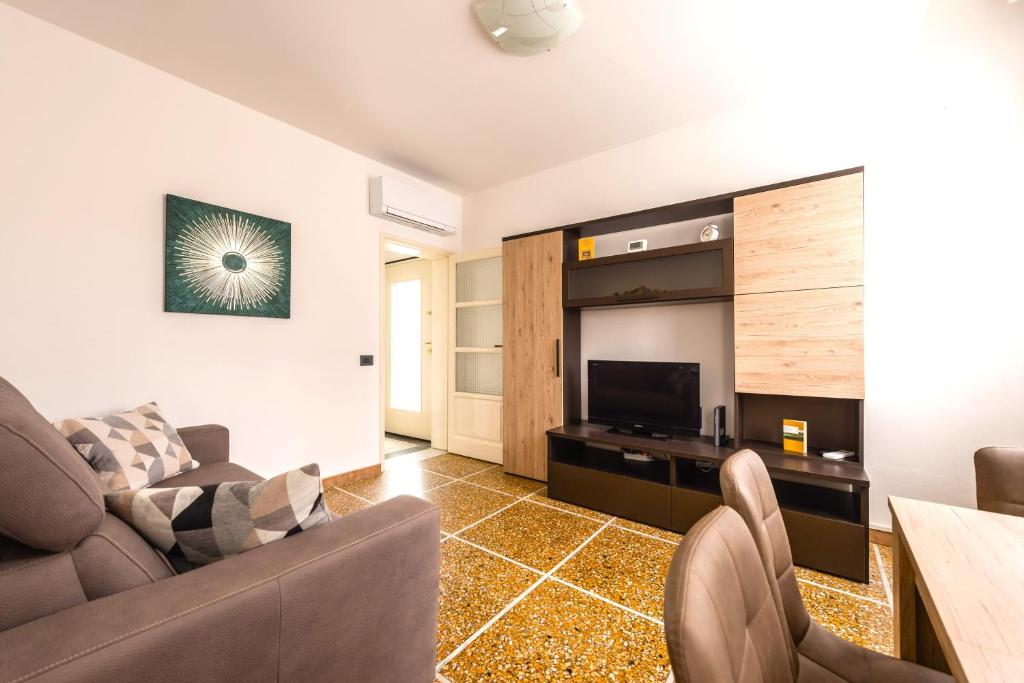 Hostly-Casa Serena-Near the Town Center 5