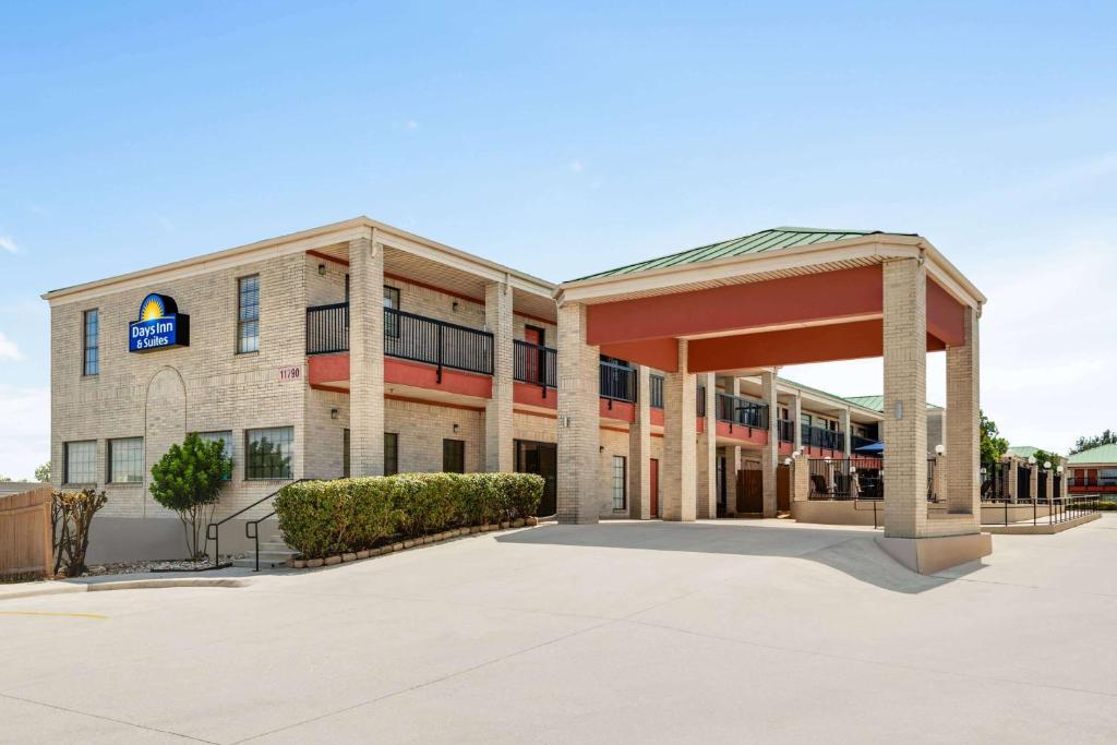 Days Inn by Wyndham San Antonio Near Fiesta Park Image