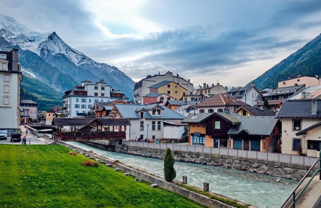 Villa Loppe - Chamonix Mountain Four-Bedroom Hidden Gem 6