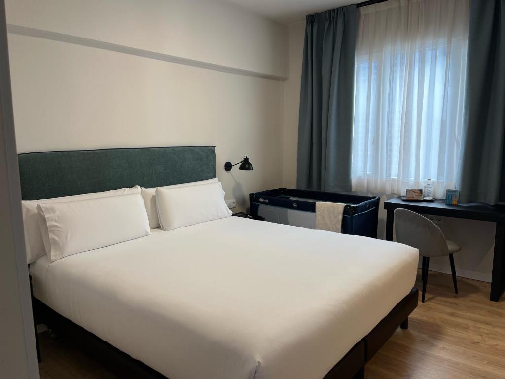 Tres Torres Atiram Hotel Image
