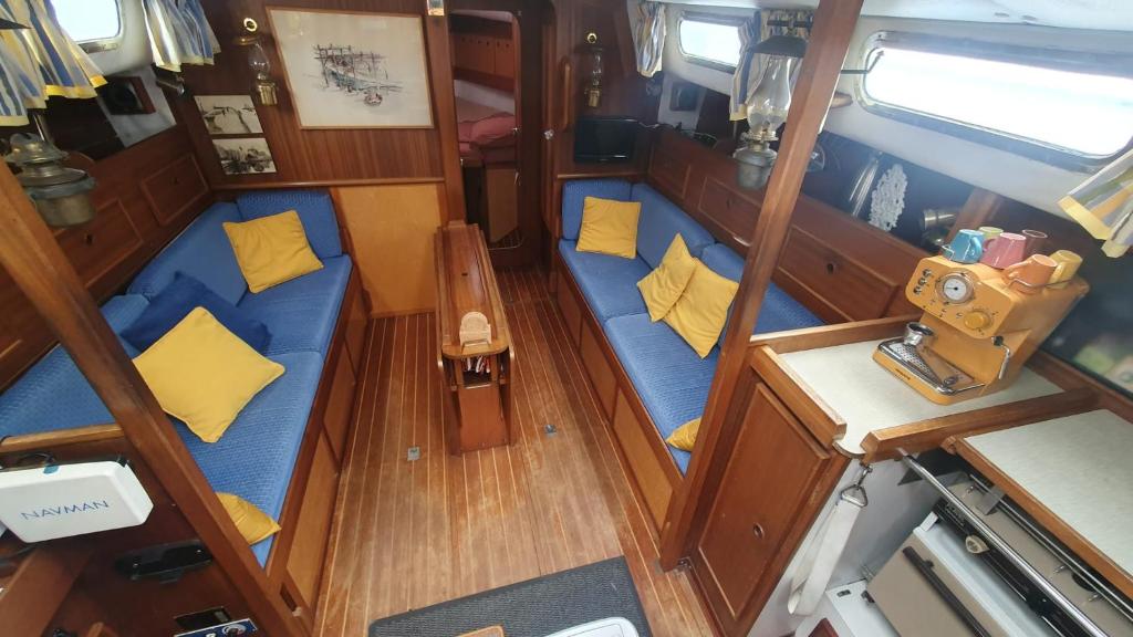 Photo de la galerie de l'établissement Hébergement insolite pour couple idéalement situé en centre ville, à La Rochelle