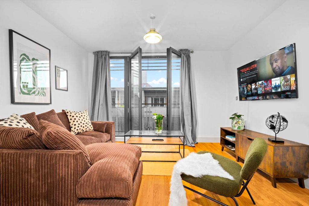 2-Bedroom Apartment in Heart of the City - China Town - Balcony - Secure Parking Included 48A 7