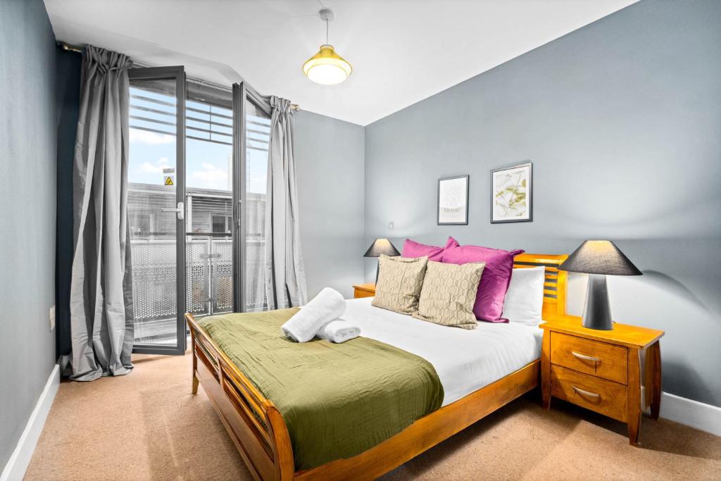 2-Bedroom Apartment in Heart of the City - China Town - Balcony - Secure Parking Included 48A 2