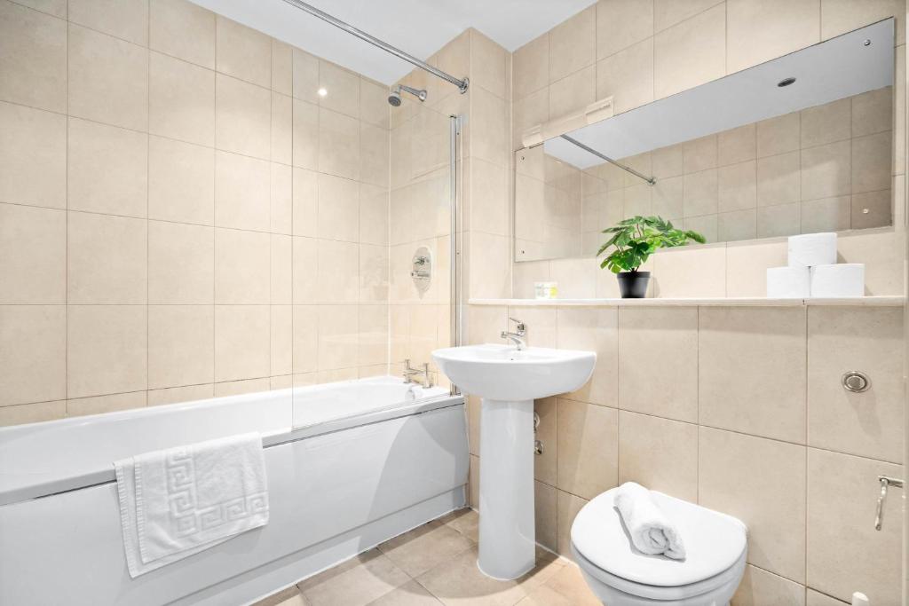 2-Bedroom Apartment in Heart of the City - China Town - Balcony - Secure Parking Included 48A 8