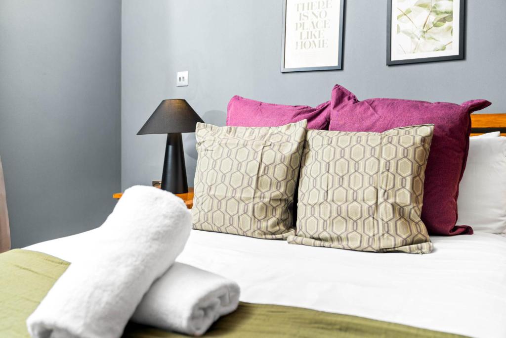 2-Bedroom Apartment in Heart of the City - China Town - Balcony - Secure Parking Included 48A 3