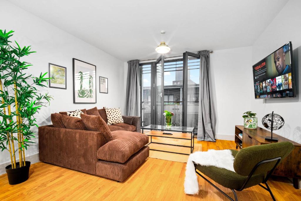 2-Bedroom Apartment in Heart of the City - China Town - Balcony - Secure Parking Included 48A 6
