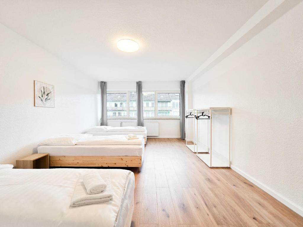 Tolstov Apartments - City Apartment with 4 or 5 Rooms - 15 Min Messe DUS & 10 Min Old Town DUS 5