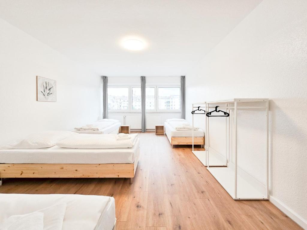 Tolstov Apartments - City Apartment with 4 or 5 Rooms - 15 Min Messe DUS & 10 Min Old Town DUS 8