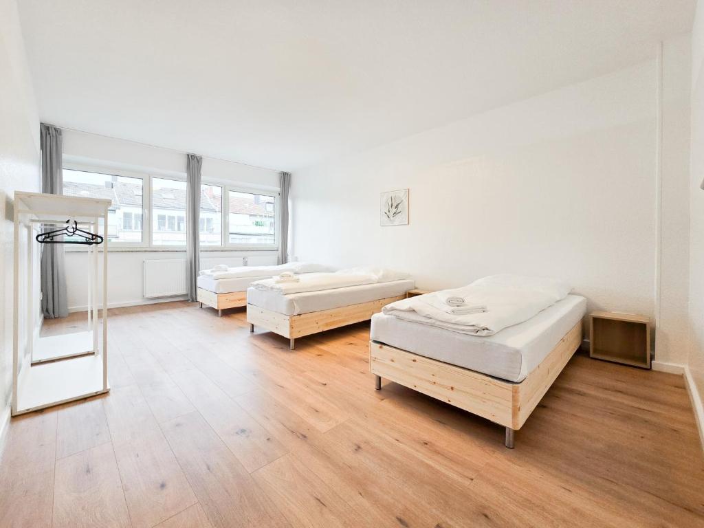 Tolstov Apartments - City Apartment with 4 or 5 Rooms - 15 Min Messe DUS & 10 Min Old Town DUS 7