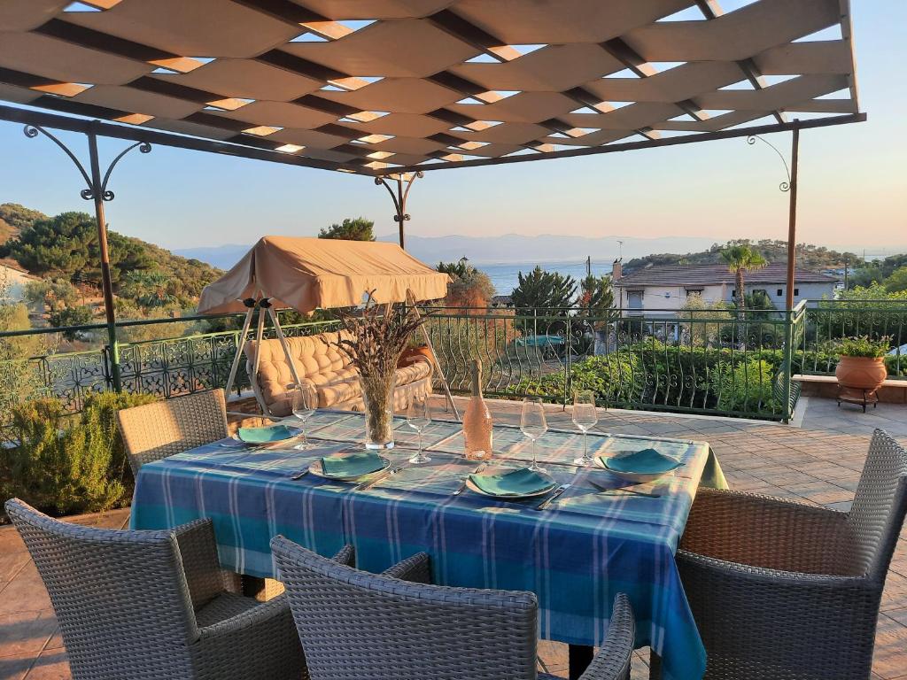 Ella's Sea View Villa 8