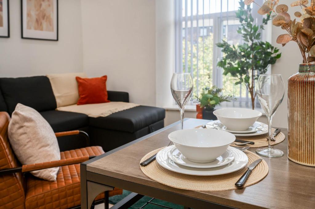 Layla Apt 4 - Central Stay with Parking 8