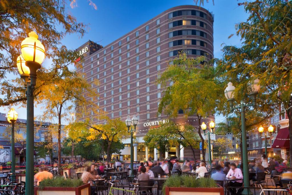 Courtyard by Marriott Minneapolis Downtown Image