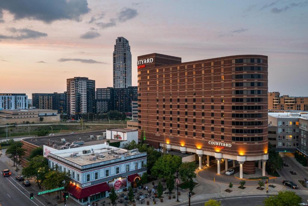 Courtyard by Marriott Minneapolis Downtown Image