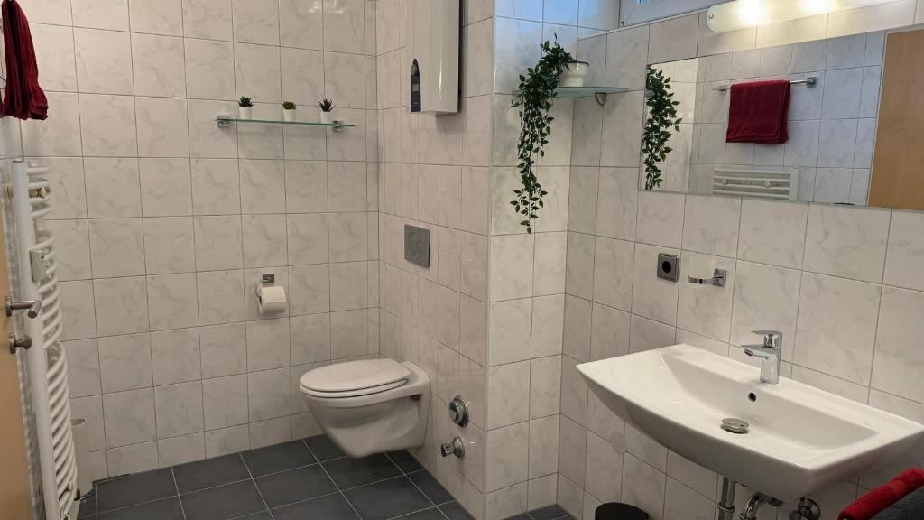 City Apartment Linz 3 Zimmer - Klimaanlage, Großes Sofa, Cafe & WLAN, Selfcheckin, Parkplatz, für 5 Gäste 3