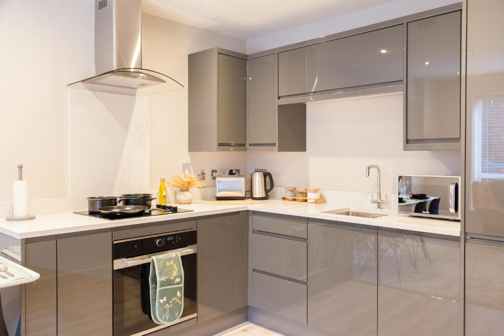 Central Leeds Apartments Near Station - 1 to 3 Bedroom Options - Sleeps 1 to 6 5