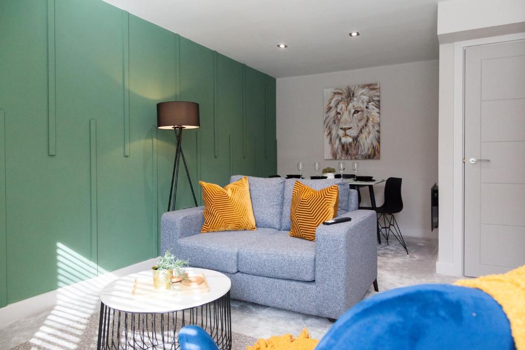 Central Leeds Apartments Near Station - 1 to 3 Bedroom Options - Sleeps 1 to 6 4