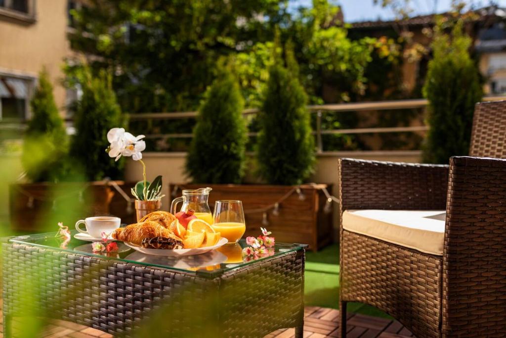 Free Parking On Premises Huge Terrace 2