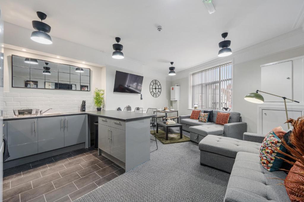 Anfield Cosy Stays - Close to Stadium - Sleeps 14 3