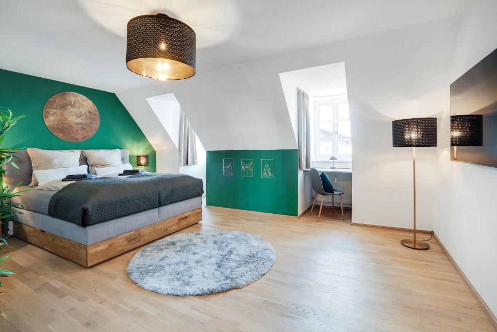 Emerald Design - Free Parking & Panoramic View by HERO HOMES 6