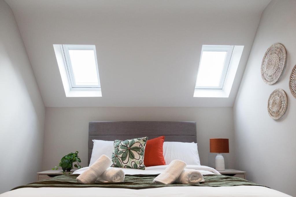 Central Leeds Apartments Near Station - 1 to 3 Bedroom Options - Sleeps 1 to 6 5