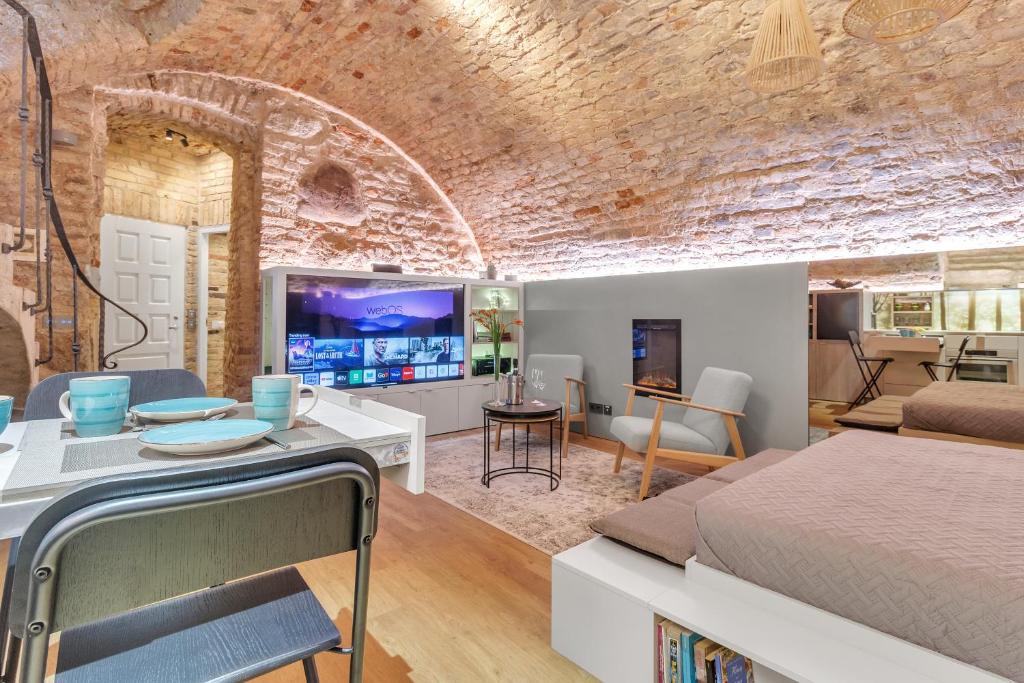 Historic & modern Arch-Studio - ArcLoft07 1
