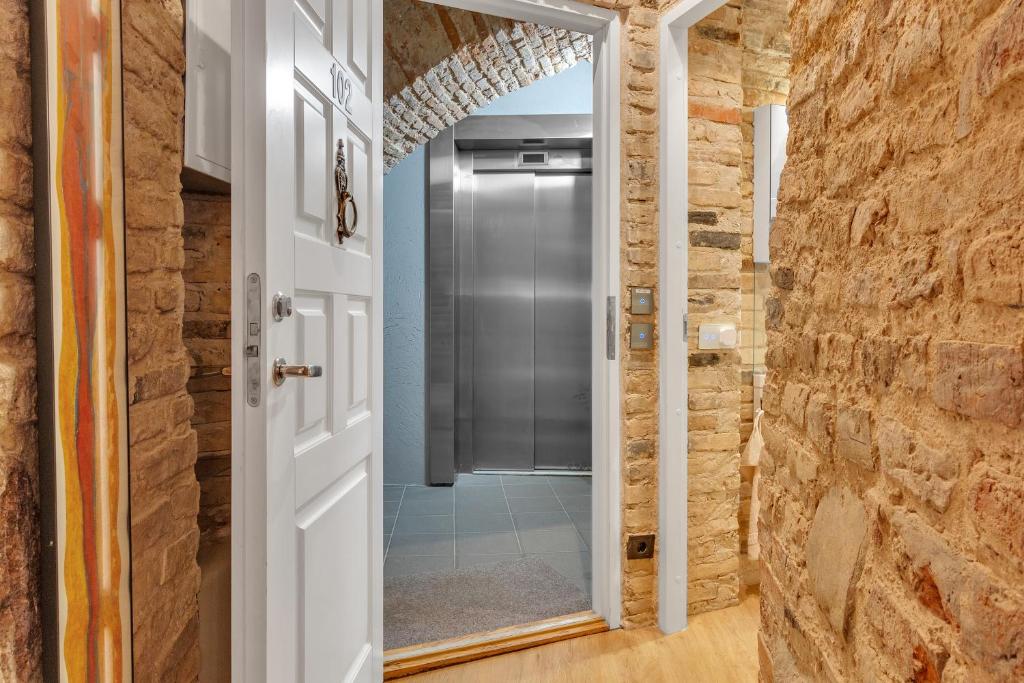 Historic & modern Arch-Studio - ArcLoft07 3