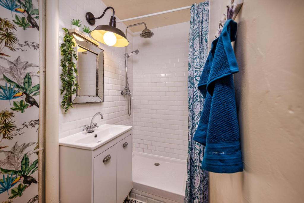 Youmi - Appartement Calme avec Jacuzzi et Clim à 5min de la Comédie, Tram à 200m 8
