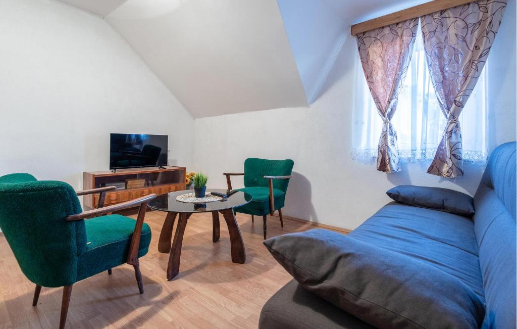 4 Bedroom Stunning Home In Dalj 6