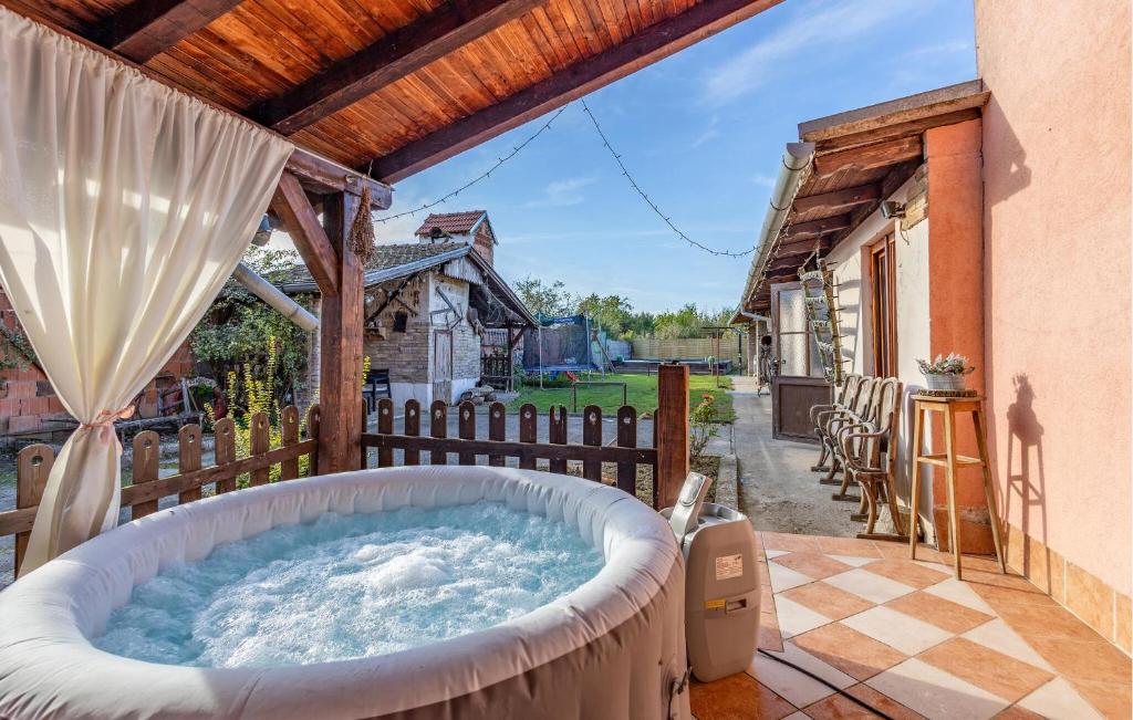 4 Bedroom Stunning Home In Dalj 3