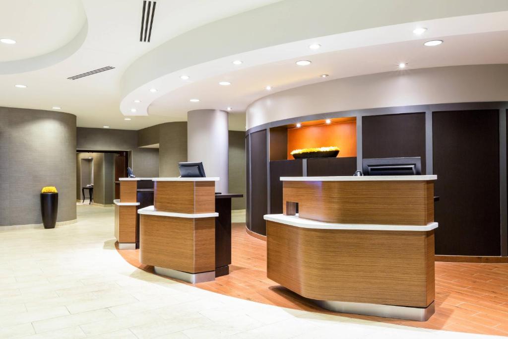 Courtyard by Marriott Houston Galleria Image