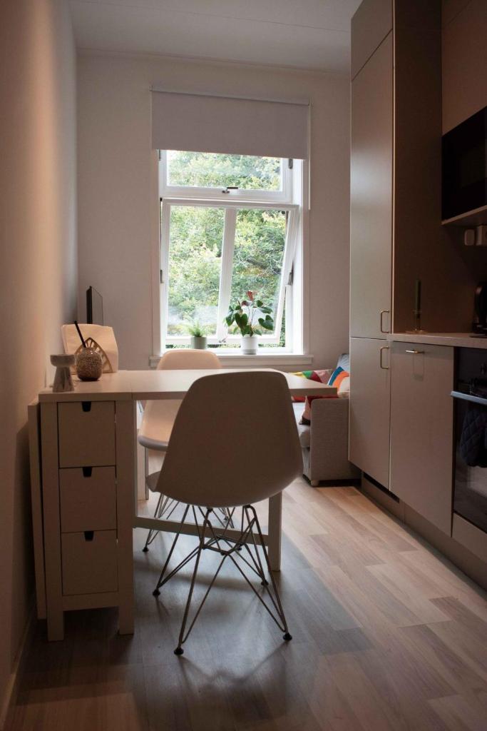Central & Modern 2BR Apt, 4min Subway to Oslo City 4