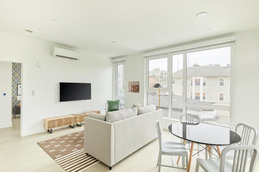 Sonder at Solis Image