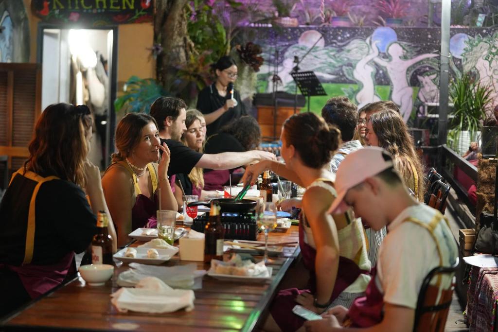 SECRET GARDEN CAT BA