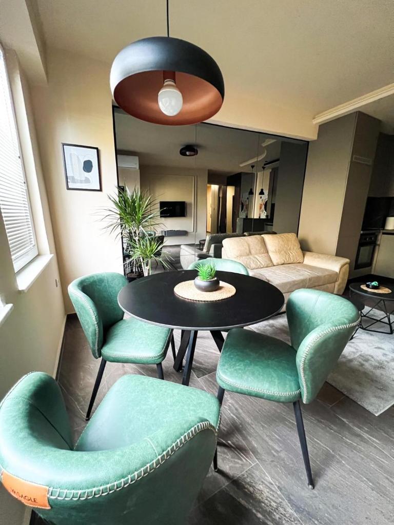 2-Bedroom Luxe with FREE parking by He-Ra Apartments Skopje 5