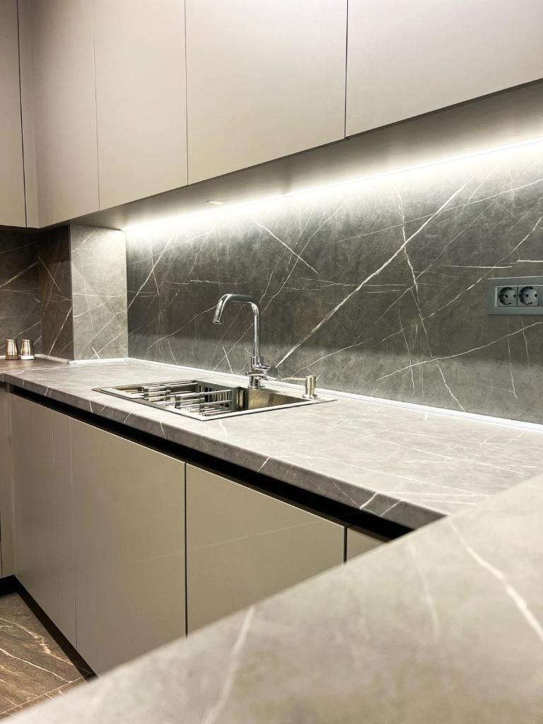 2-Bedroom Luxe with FREE parking by He-Ra Apartments Skopje 3