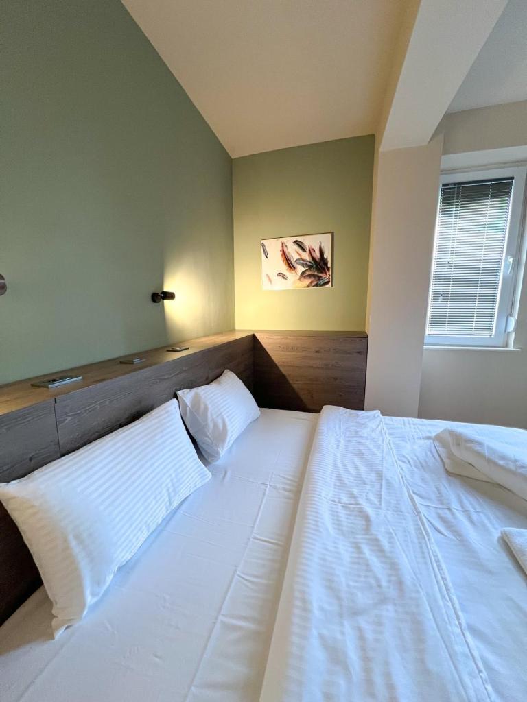 2-Bedroom Luxe with FREE parking by He-Ra Apartments Skopje 8