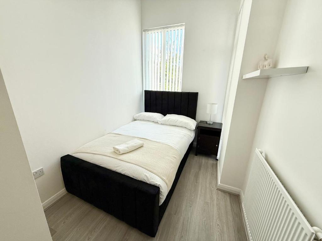 3 bedroom house with free parking 4