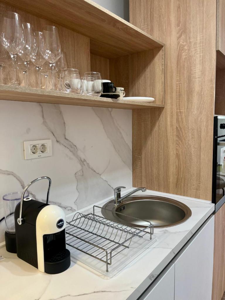 Ruby Modern Central Apartment 6