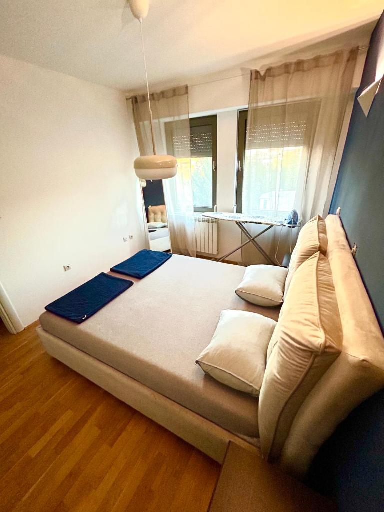 Luxury Artistic Apartment 7