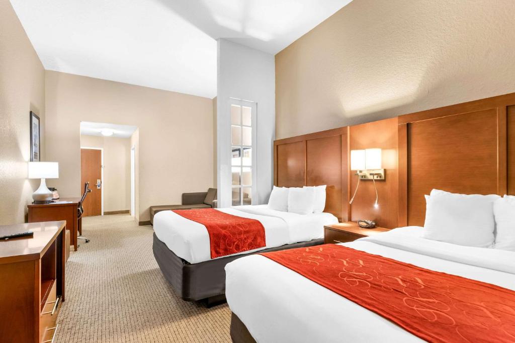 Comfort Suites Orlando Airport Image