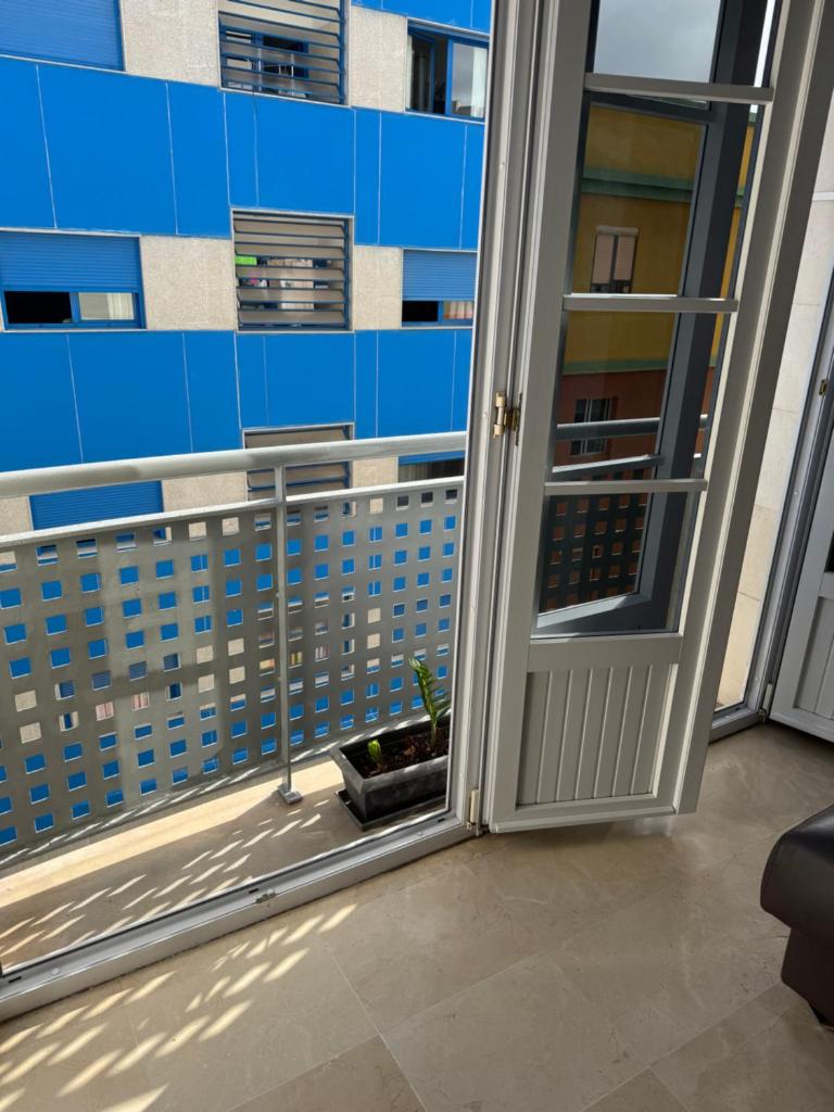 Elena is a comfortable and well located flat 6