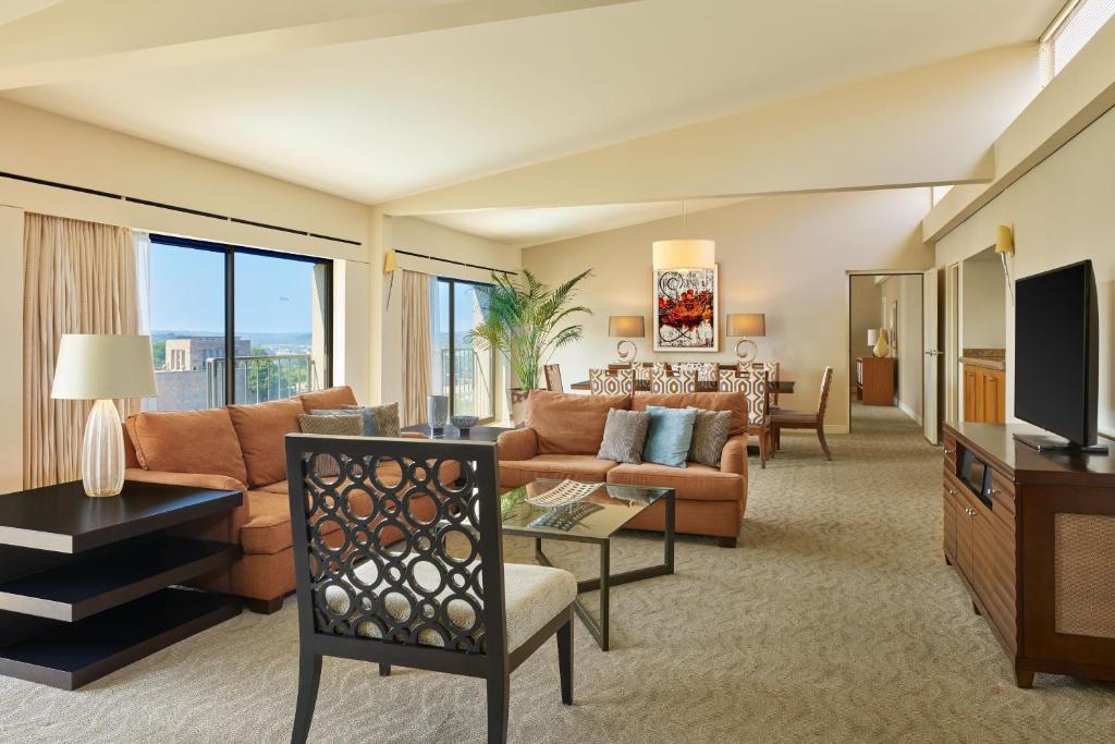 The Westin Kansas City at Crown Center Image