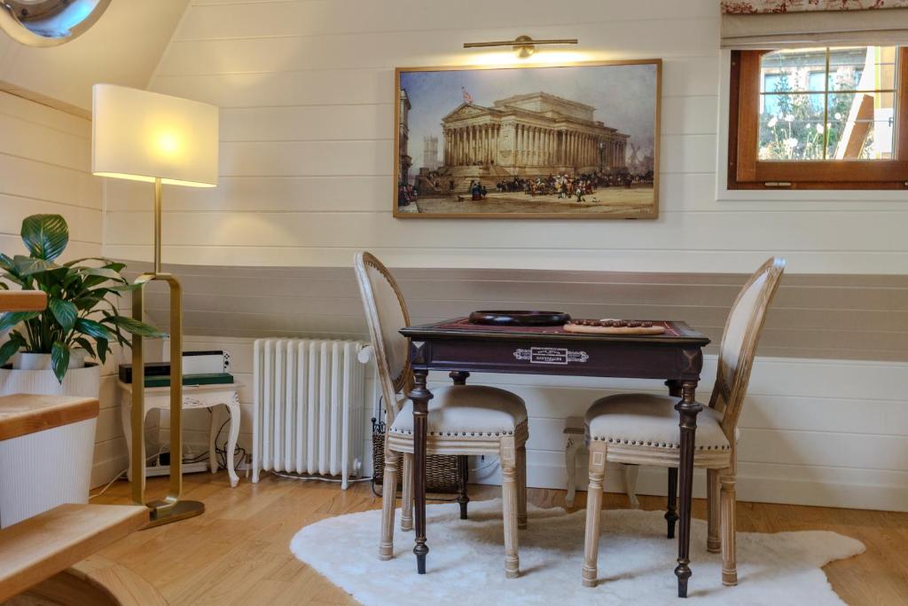 Photo de la galerie de l'établissement Maïtena Péniche Hôtel de Luxe privée à Besançon, à Choisey