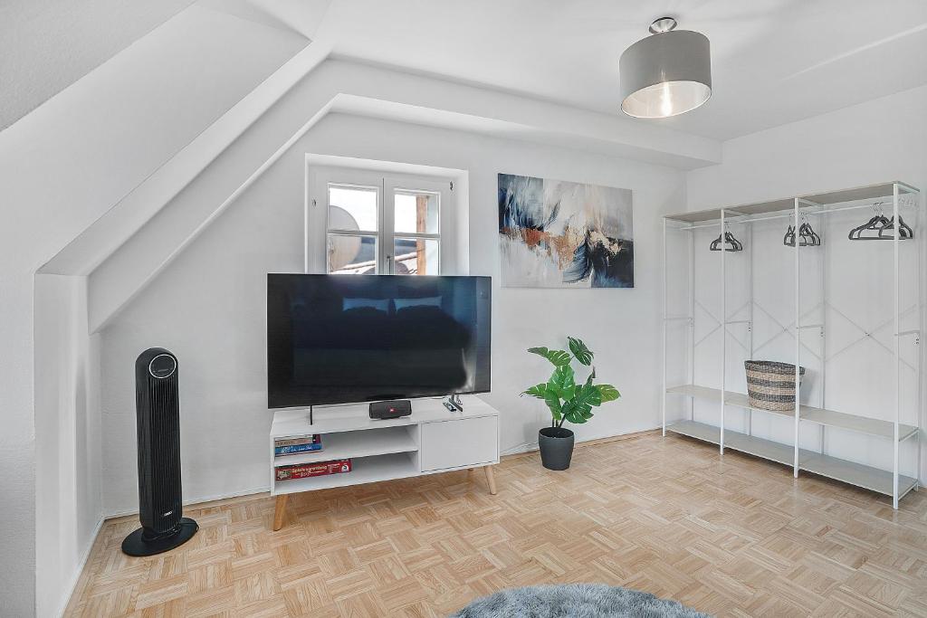 Cozy and Calm - Elevator & Free Parking by HERO HOMES 7